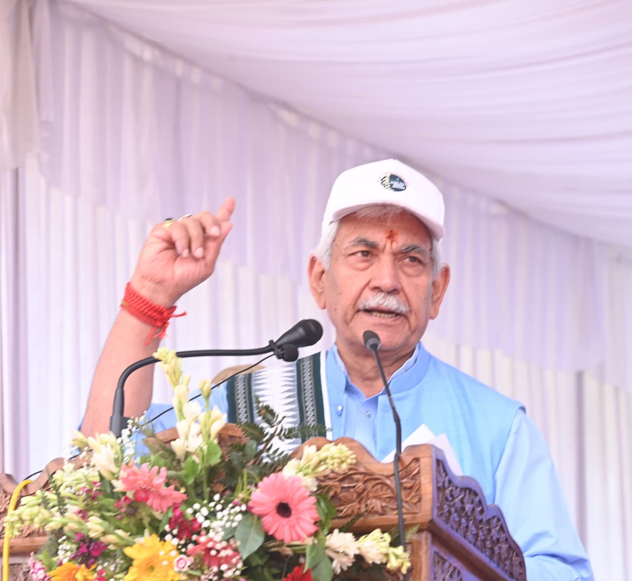 'LG J&K Manoj Sinha asks People , whether Actions against Drug Peddlers should stop ? They said no'